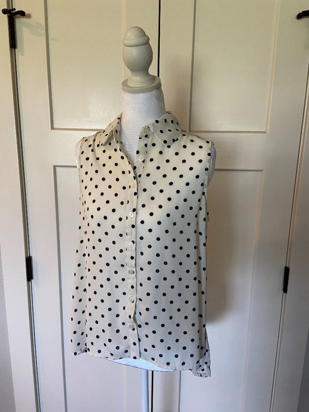 Forever 21 Black & White Polka Dot Sleeveless Blouse Size S